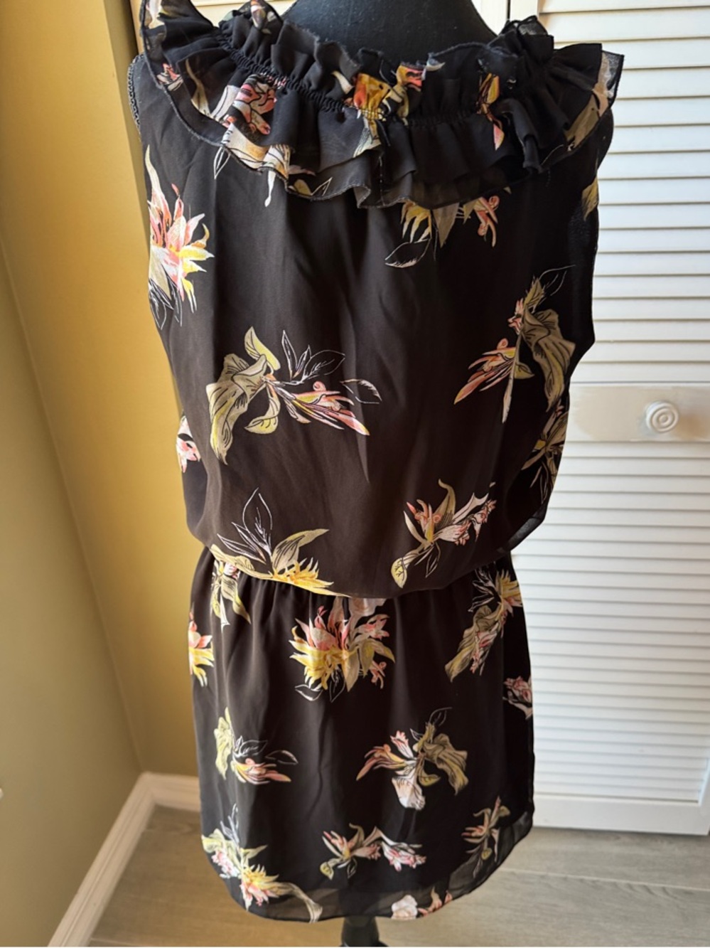 White House Black Market Black Floral Tie-Shoulder Dress - Picture 4 of 5